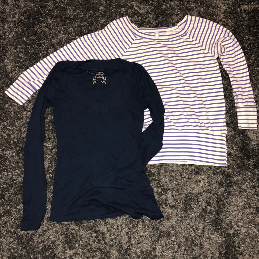 💟 (5 for $30) *TWO* long sleeve tops.
